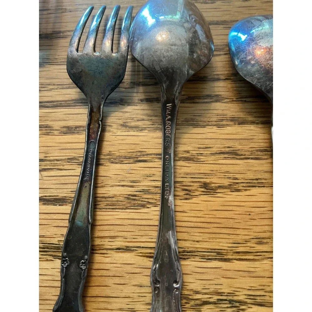 Vintage Wm A Rogers Oneida Silverplate Flatware Set 5pc Floral Scroll Pattern